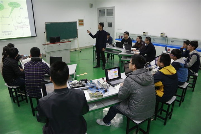 M000A7CCggSDlbrxFaASnoeAAFRwiLirR0039.jpg M000A7CCggSDlbrxFaASnoeAAFRwiLirR0039.jpg