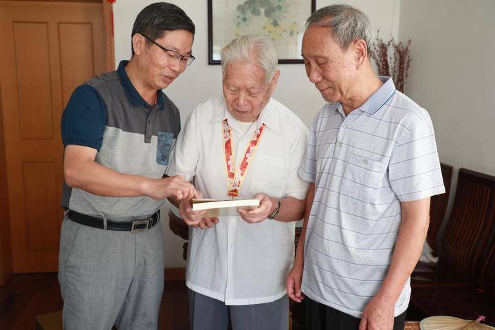 d13ff532c91b700ce674a5a0107966a.jpg d13ff532c91b700ce674a5a0107966a.jpg