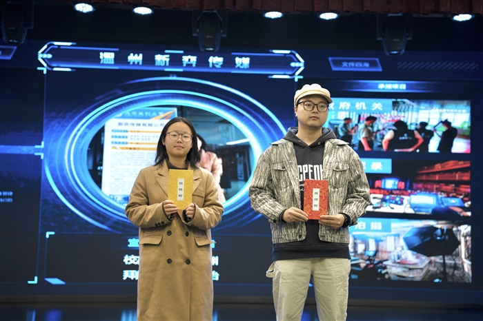 温州新弈传媒有限公司季支渊与高心怡同学.jpg 温州新弈传媒有限公司季支渊与高心怡同学.jpg