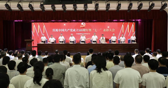 奏唱国歌.jpg