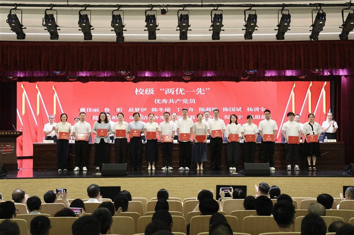 校级优秀共产党员1.jpg
